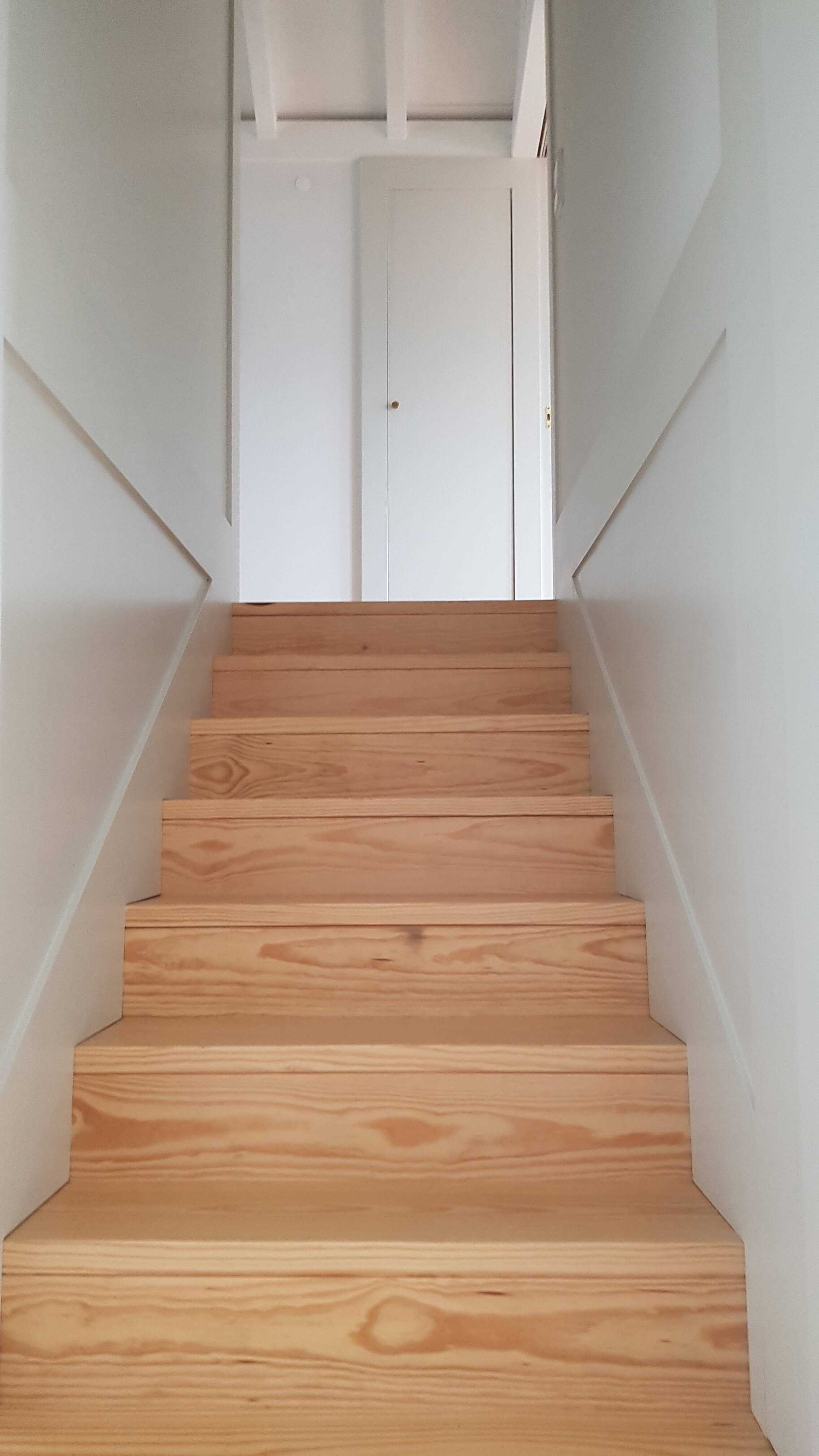 Reabilitação e transformação de dois edifícios independentes num único edifício